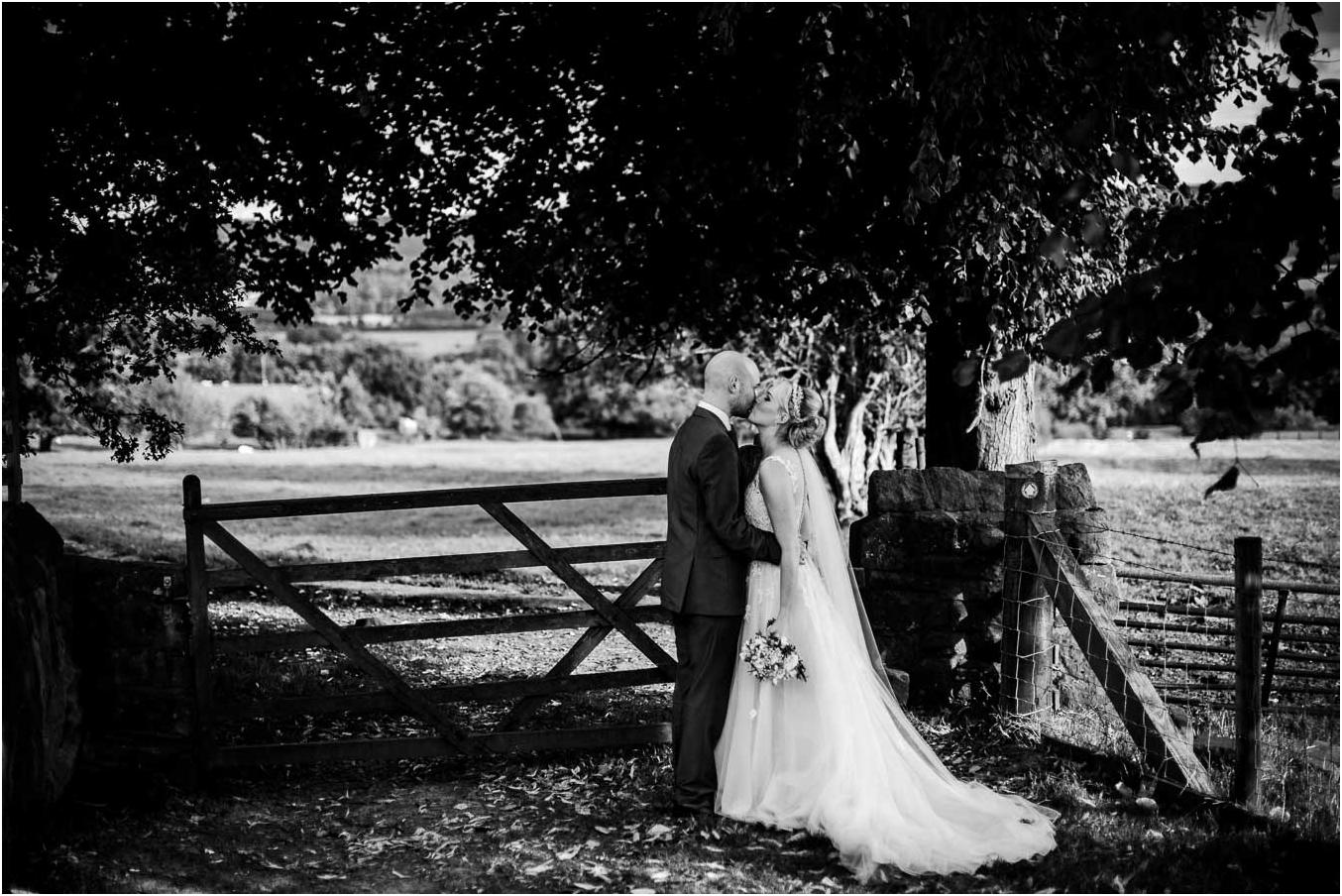 Shireburn_Arms_Wedding_Photographs-94.jpg