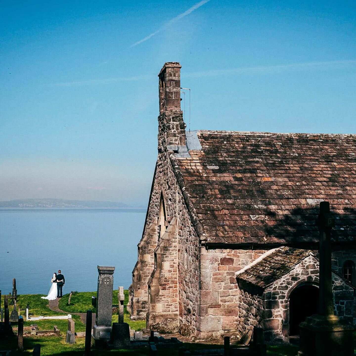 Louise and Chris, how to pick just 10 pictures from this beautiful day. The most picturesque Church and the weather was definitely on our side! @louiseh6

#nickenglishphotography #browsholmehallwedding #lancashirewedding #lancashireweddingphotographe