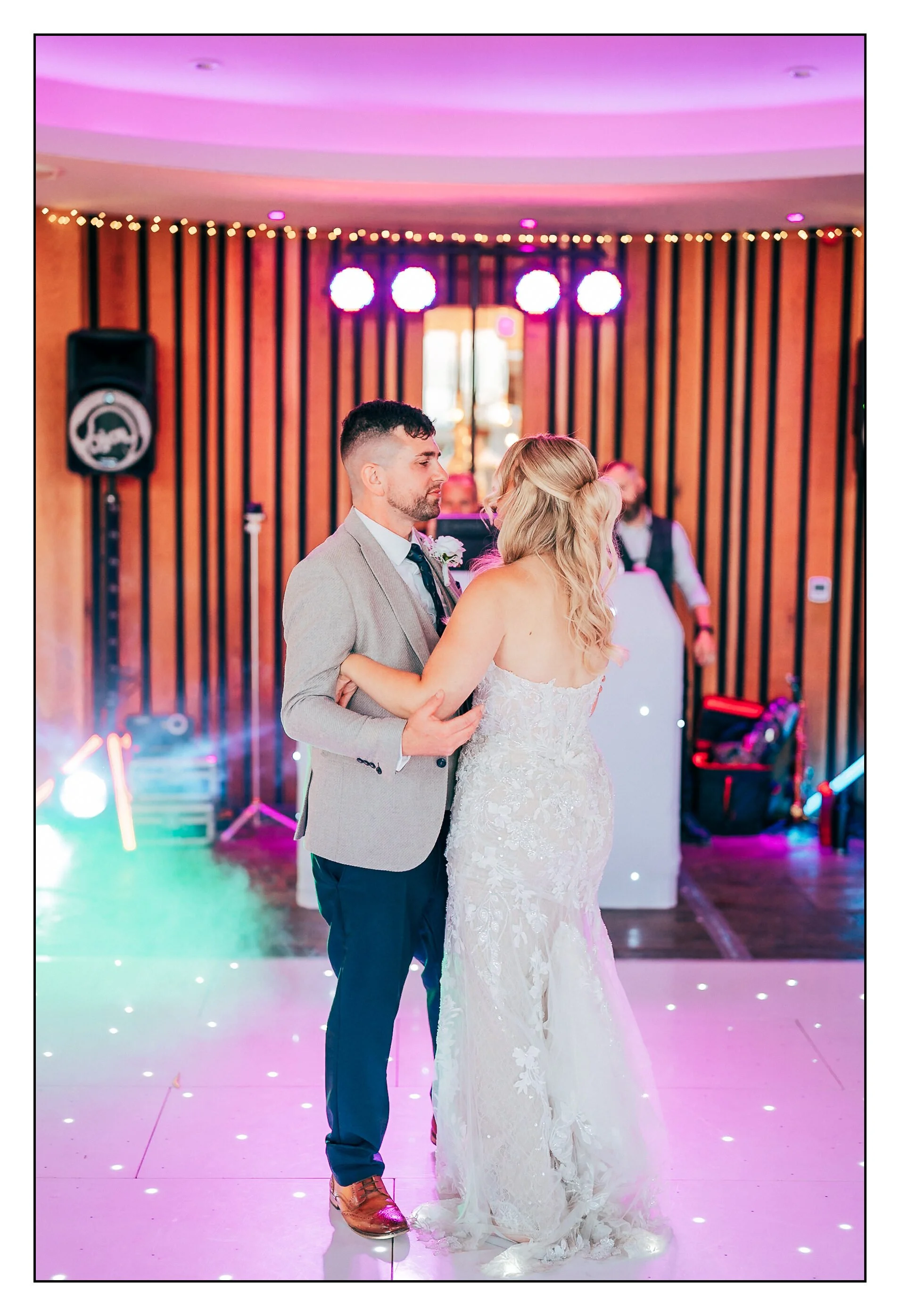 The_Out_Barn_Wedding_photographer_Nick_English_Photography-99.jpg