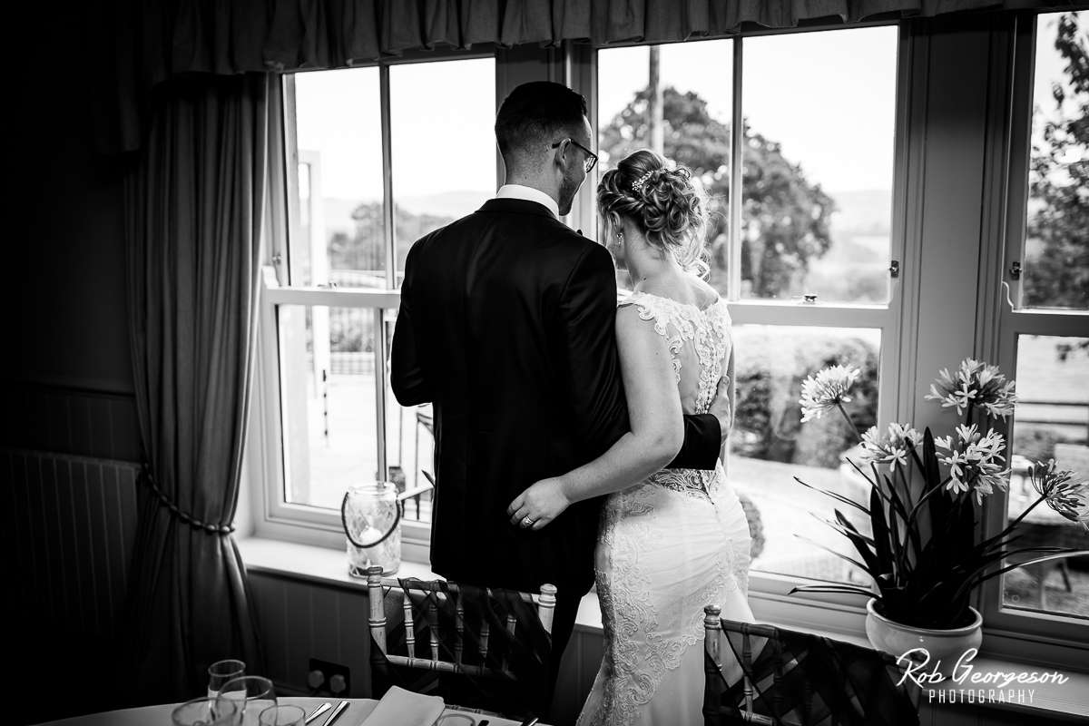 Shireburn_Arms_Wedding_Photographer_045.jpg