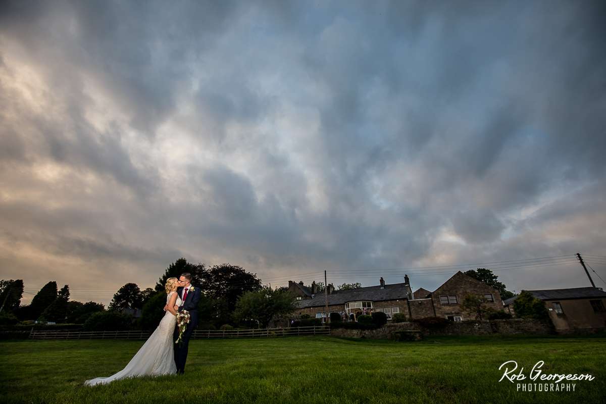 Shireburn_Arms_Wedding_Photographer_067.jpg