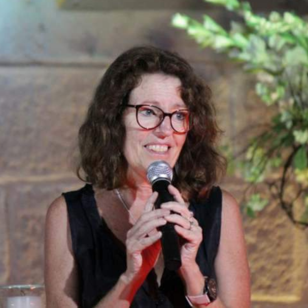   LINDY MITCHELL-NILSSON   Lindy is a dynamic storyteller with a flair for the dramatic, a love of laughter and a passion for sparking imaginations &amp; creating magic. 