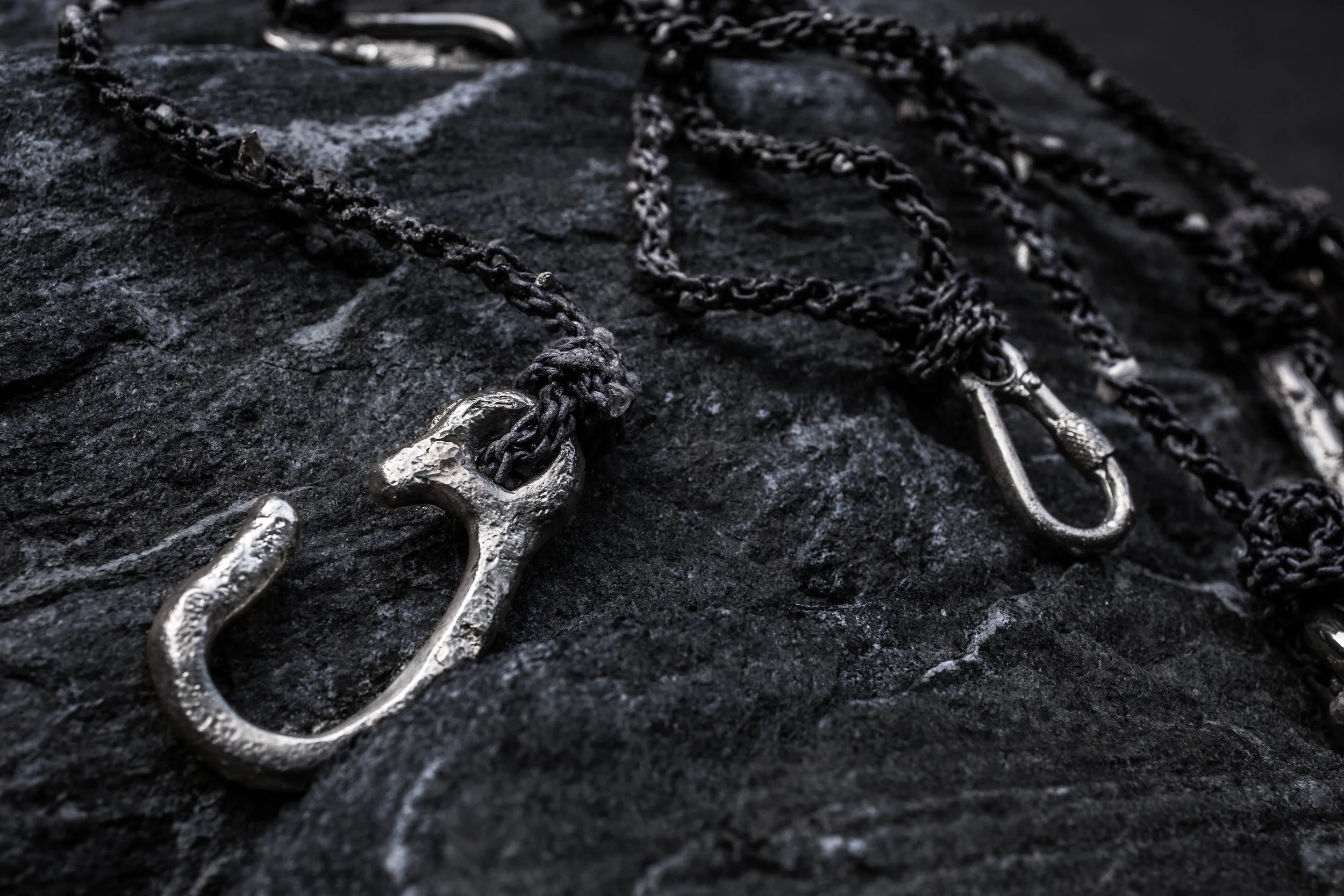 EX90°00′00′′ necklace