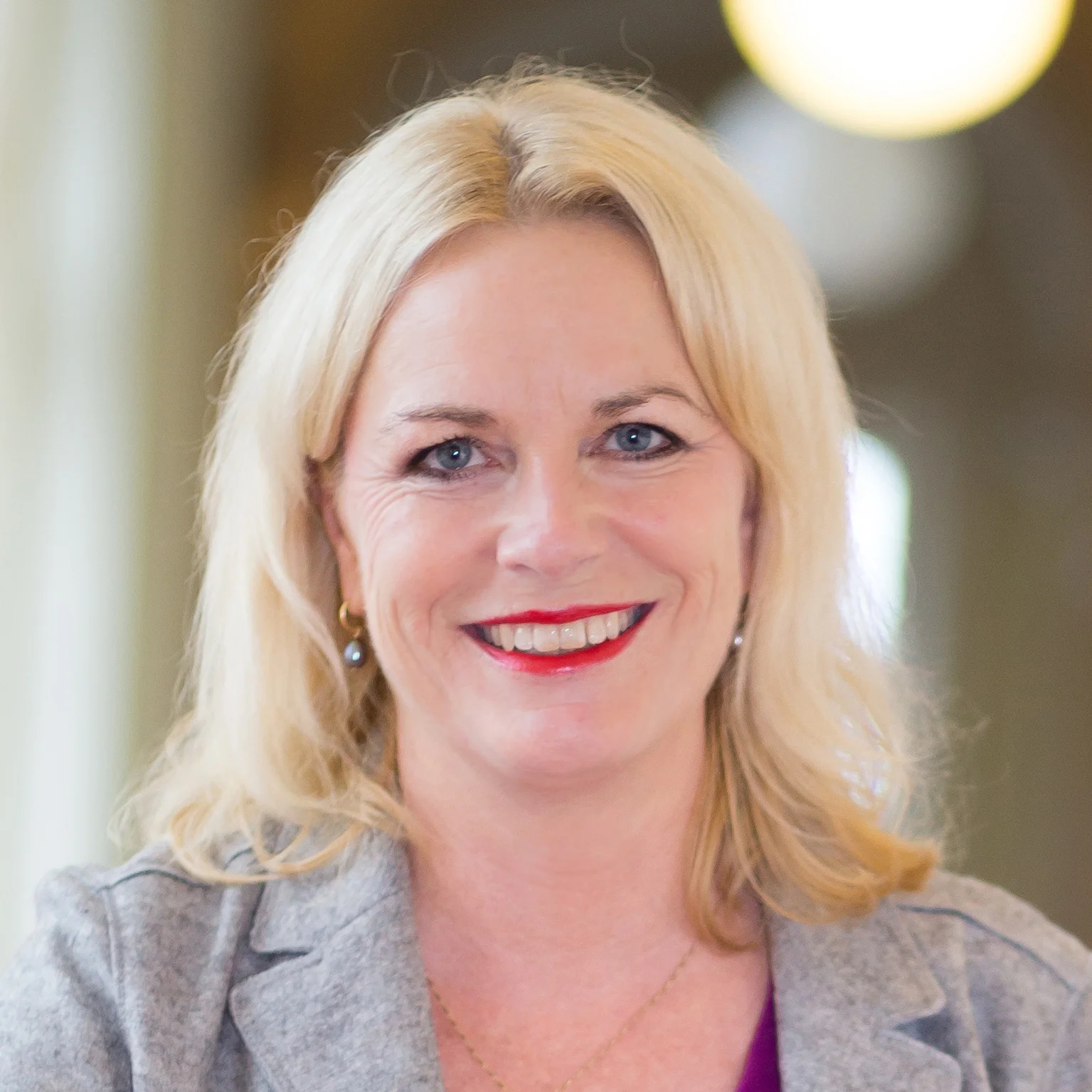 SABINE HAHN, PH.D., R.N., CNS Bern University of Applied Sciences, Switzerland