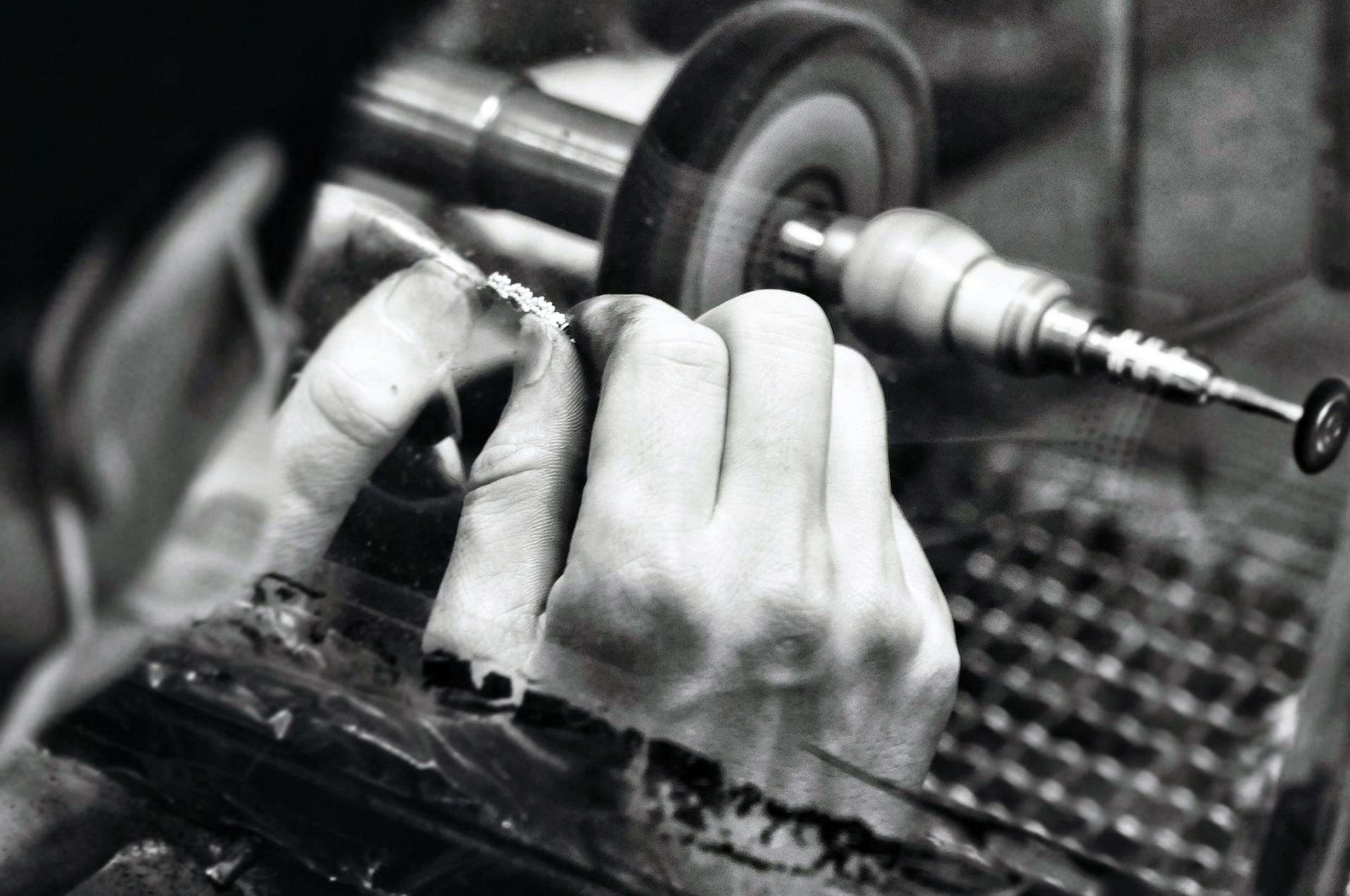 jewelry-manufacturing-1381501_1920d.jpg