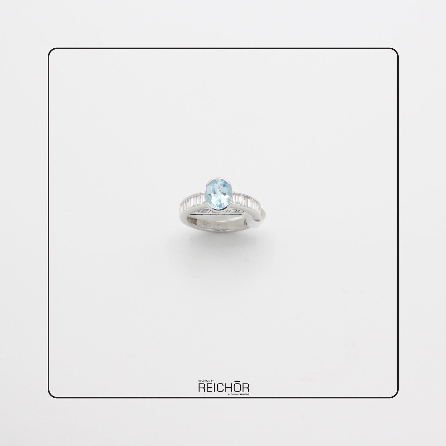 Aquamarine meets classic diamonds.

#diamonds #baguettediamonds #jewelry