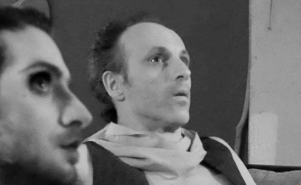 MARIO MENTRUP as Joe B.