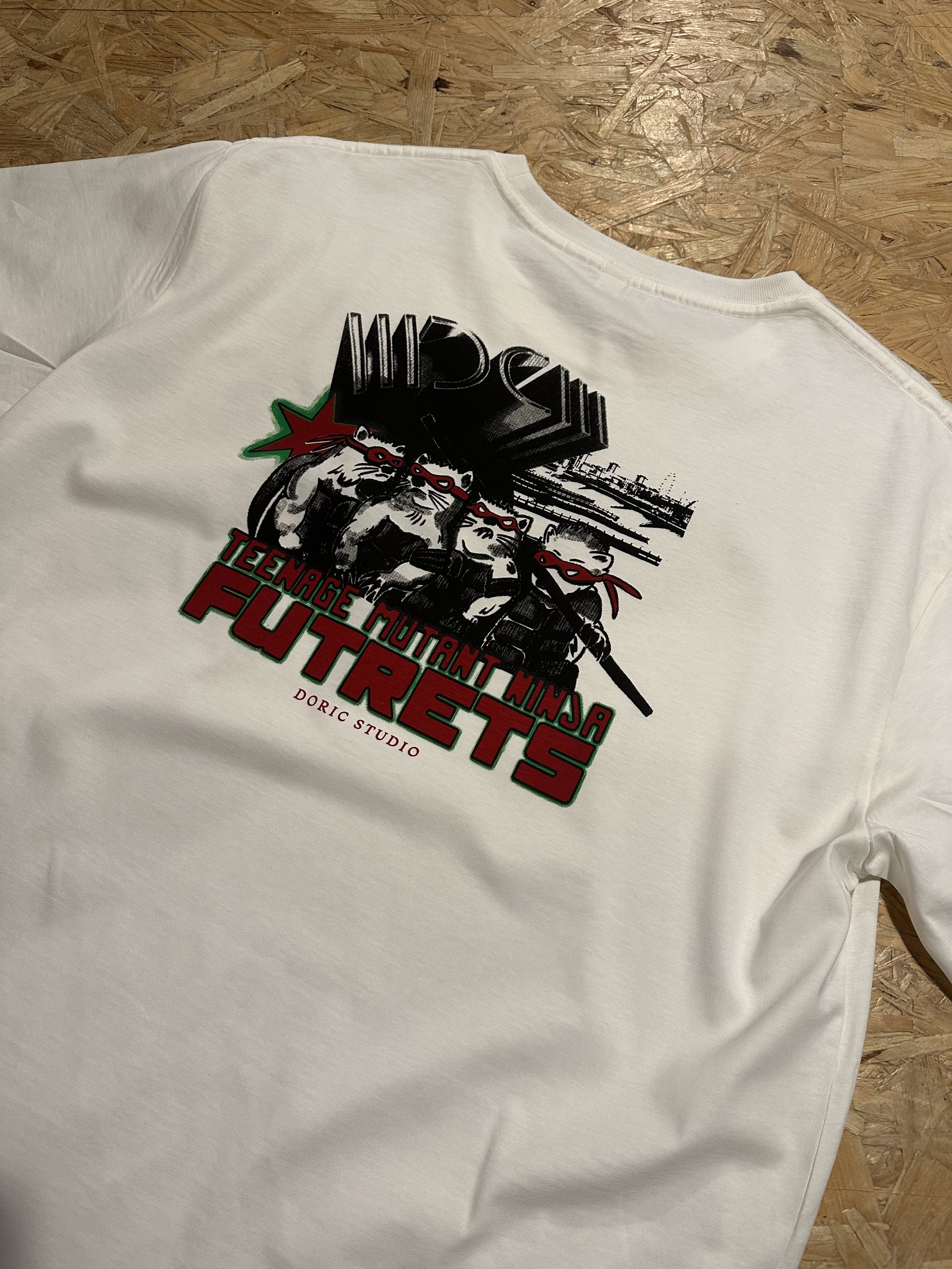 Teenage Mutant Ninja Futrets T-Shirt Faded White Back Print