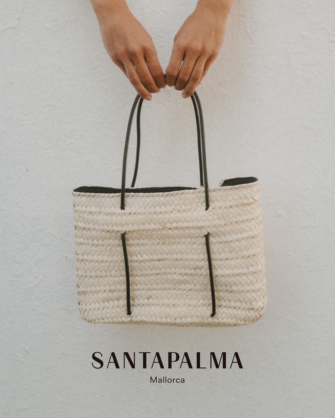 Santapalma es una filosof&iacute;a de vida ligada al slow living, a la artesan&iacute;a local y al dise&ntilde;o consciente. Nuestros dise&ntilde;os conectan la tradici&oacute;n y el saber hacer con un estilo contempor&aacute;neo y sostenible.

#sant