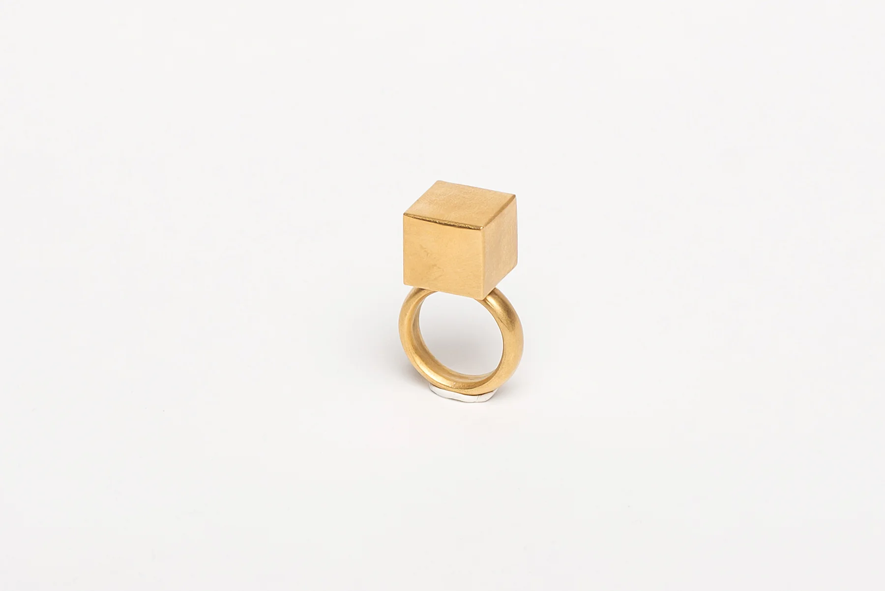 NezaZehelj2_Hiddentreasurescollection2018_Silvergold-platedring_KatjaGoljat.jpg