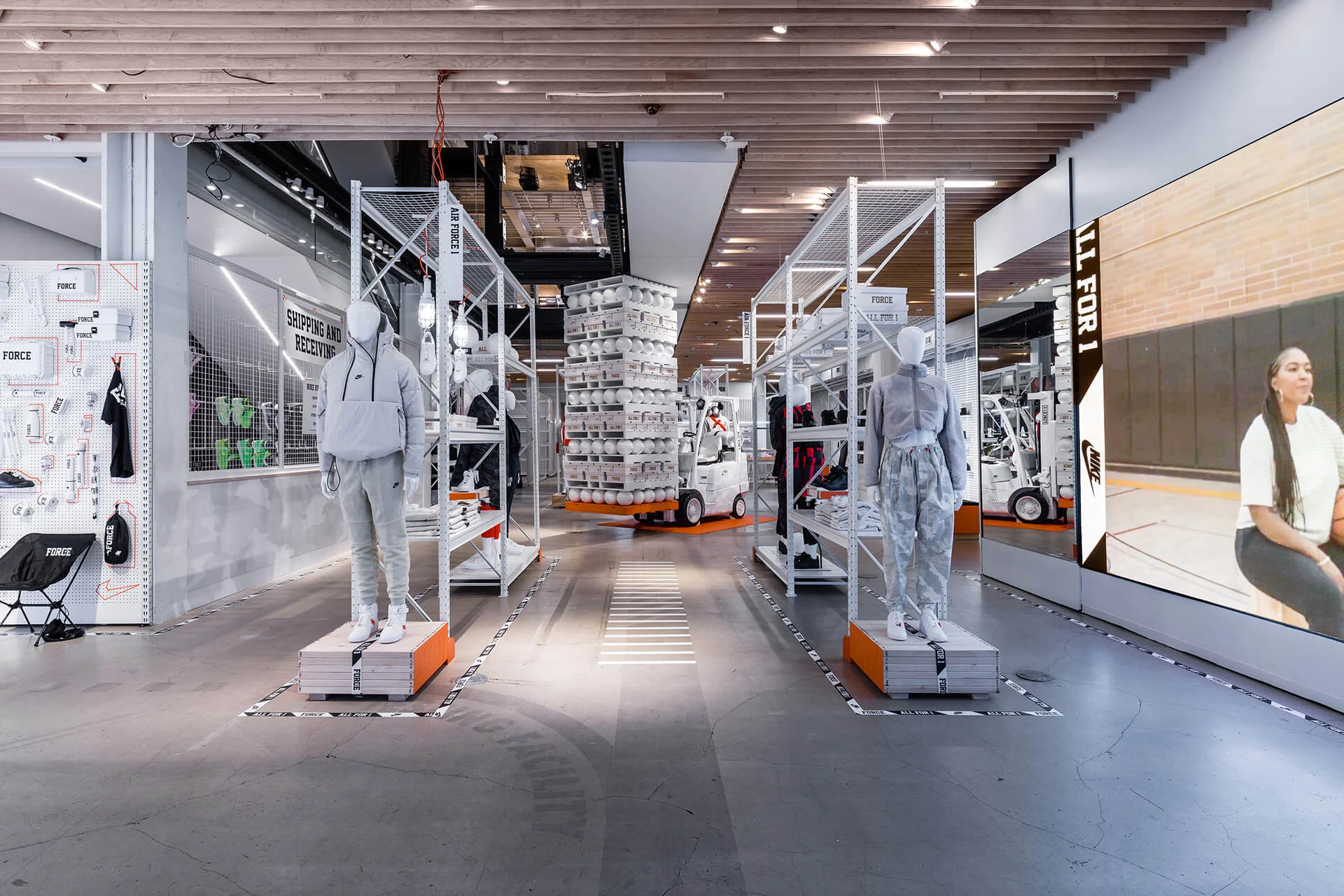 17_af1_soho_takeover_hovercraft.jpg