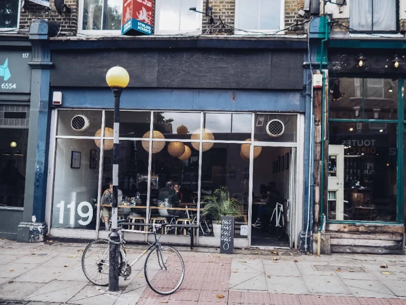 The East End of London is flourishing with cosy coffee corners I Photo by Julia