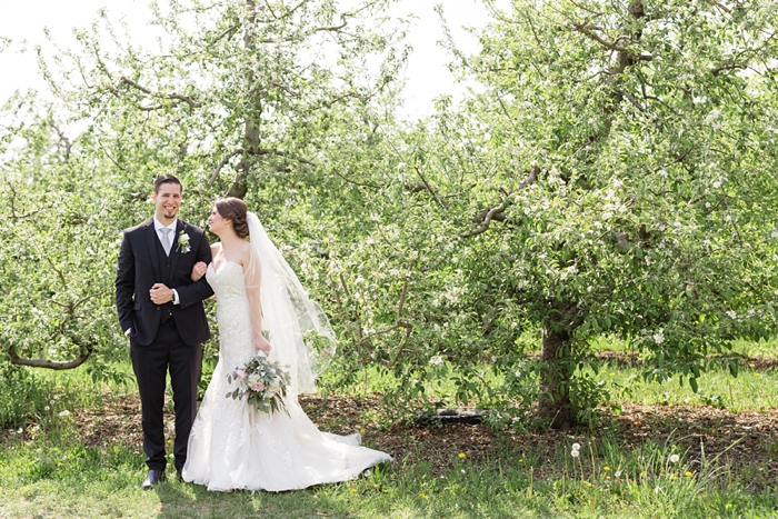 Outdoor_Spring_Apple_Orchard_Wedding_09.jpg