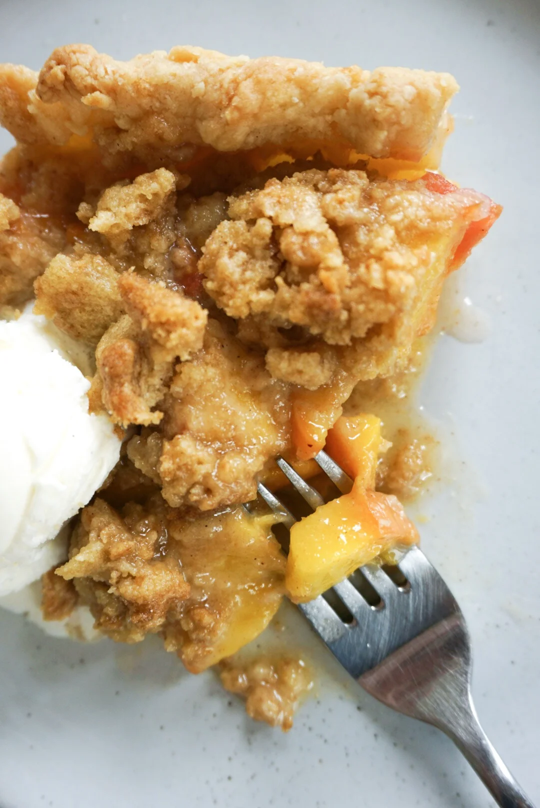 Peach Crumble Pie