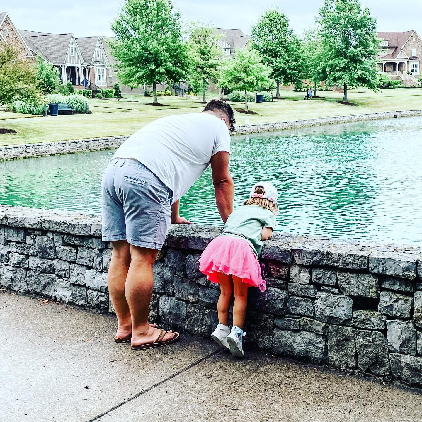 Daddy daughter looking at the turtles date! They are the cutest. I&rsquo;m SO thankful for my girls and their daddy!! ❤️🥰 #daddysgirl😘 #daddydaughter #daddydaughtertime