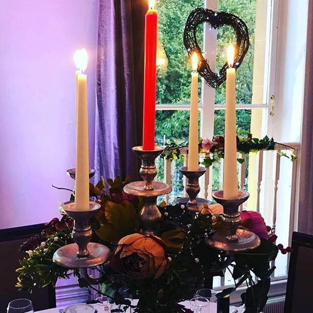 Throwback to one of the most gorgeously decorated weddings back in October #wedding #throwback #autumnal #realivy #candelabra #candlelight