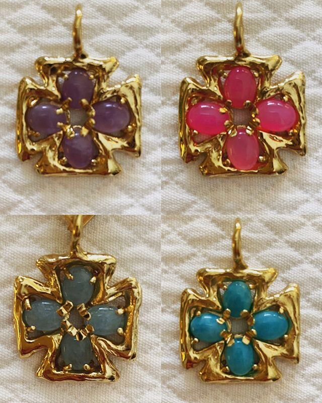 maltese shaped 14k gold plated pendants▫️amethyst-aquamarine-pink agate-amonizite▫️$275 measures 1.25&rdquo;▫️please DM etc. for details #janetgreggjewelry #maltese #pendant #maltesedesign #semipreciousstones #pinkagate #jewelry #charlestonstudio