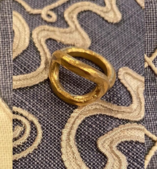 a favorite is back!⏹$235 size 6 only⏹gold plated 14k⏹please DM etc. for details #janetgreggjewelry #ring #ovalshape #goto #afavorite #hammered #charlestonstudio