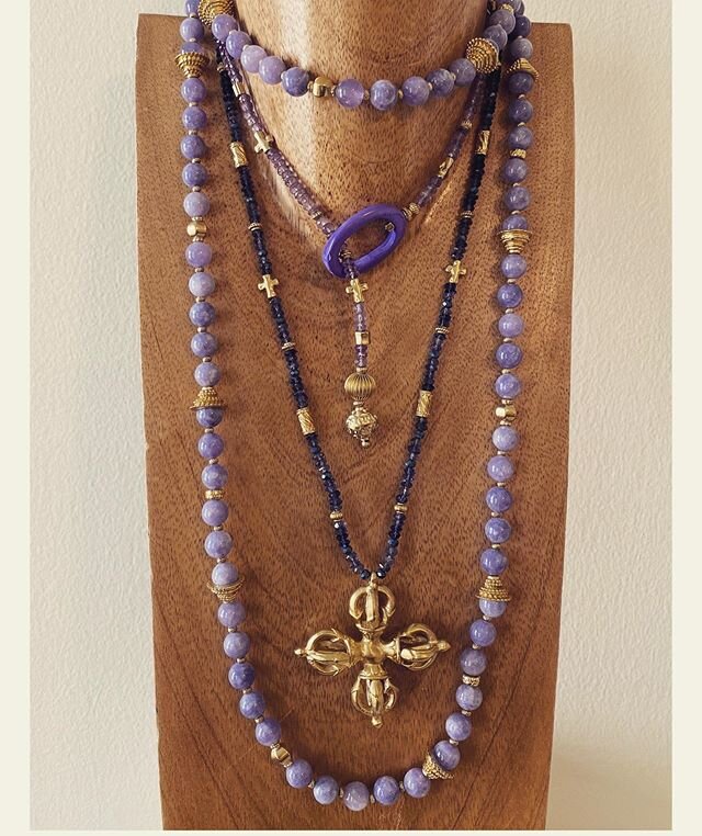 amethyst lariat $165▫️thirty two inch amethyst beaded necklace with 14k gold plate crest pendant$345▫️forty four inch purple agate necklace$195▫️please DM etc. for details #janetgreggjewelry #purplelucite #purple #agate #lariat #necklace #crestdesign