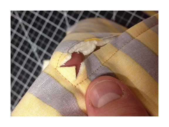 Take some nice sharp little scissors and snip towards the corners close to the stitches as shown above just be very carful not to actually snip into the stiching line.
