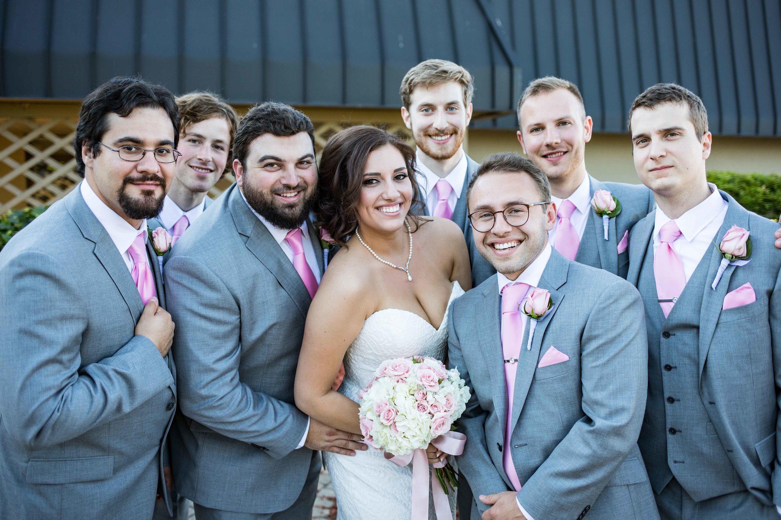  bride with all the groomsmen 