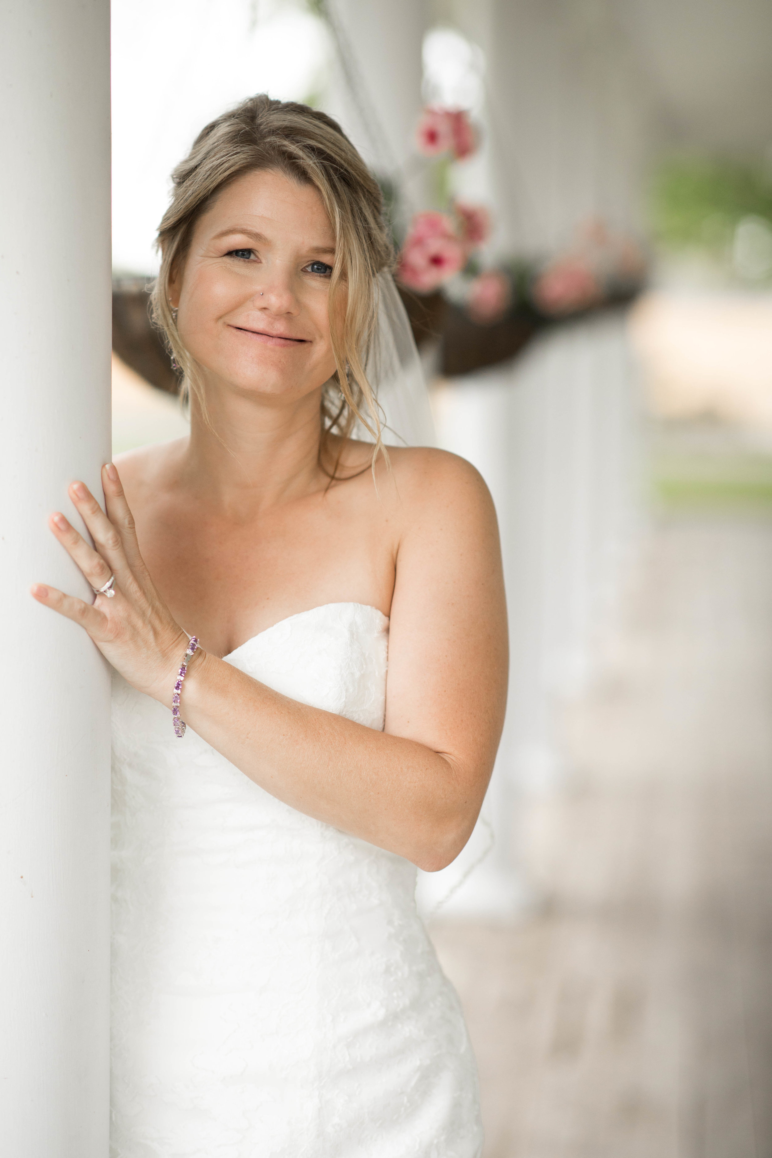  portrait of a bride leaning into a pillar 