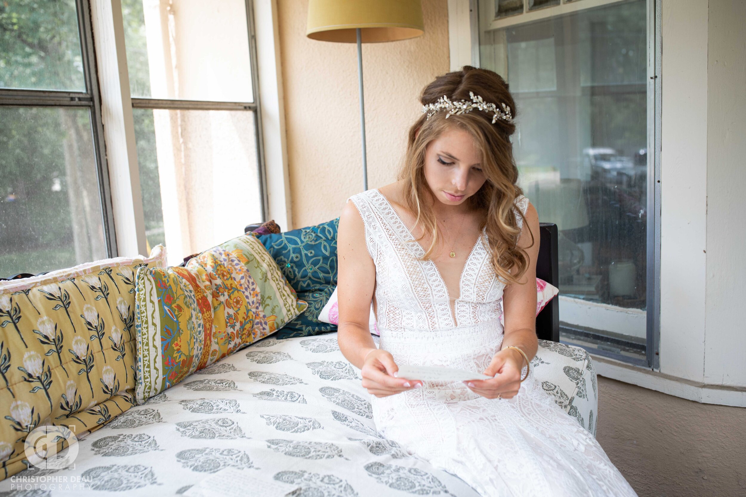  Bride reading a letter from the groom before the wedding ceremony 
