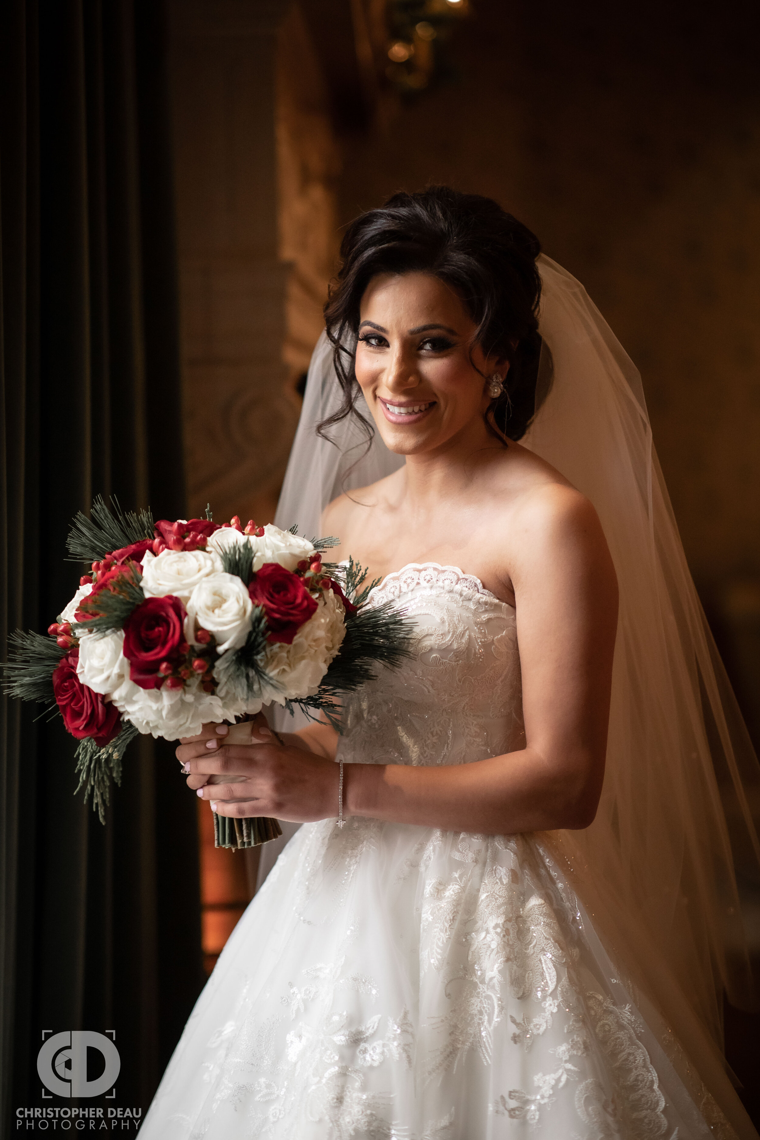  A bride holds her bouquet in the reading room at the Detroit Athletic Club 