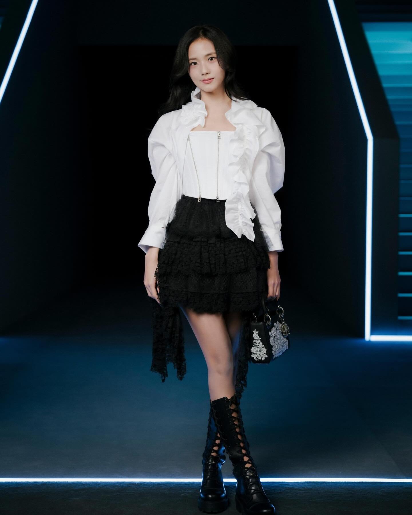 Jisoo, Natalie Portman, Heart Evangelista, &amp; Wooyoung show us how to do #ParisFashionWeek at the @dior #FW25 show. 💎
