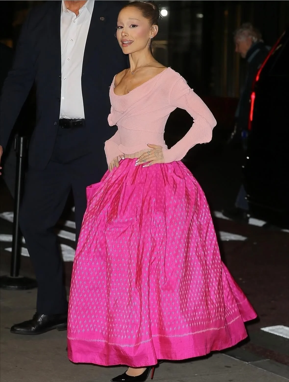 Stepping into her #GlindatheGoodWitch era again, @arianagrande attended the first screening for &lsquo;Wicked: For Good&rsquo; in Vivienne Westwood SS25 at the DGA Theatre in NYC 💖