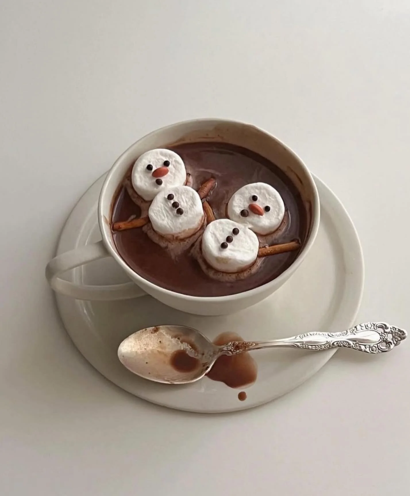 Hot chocolate, but make it frosty! ☃️