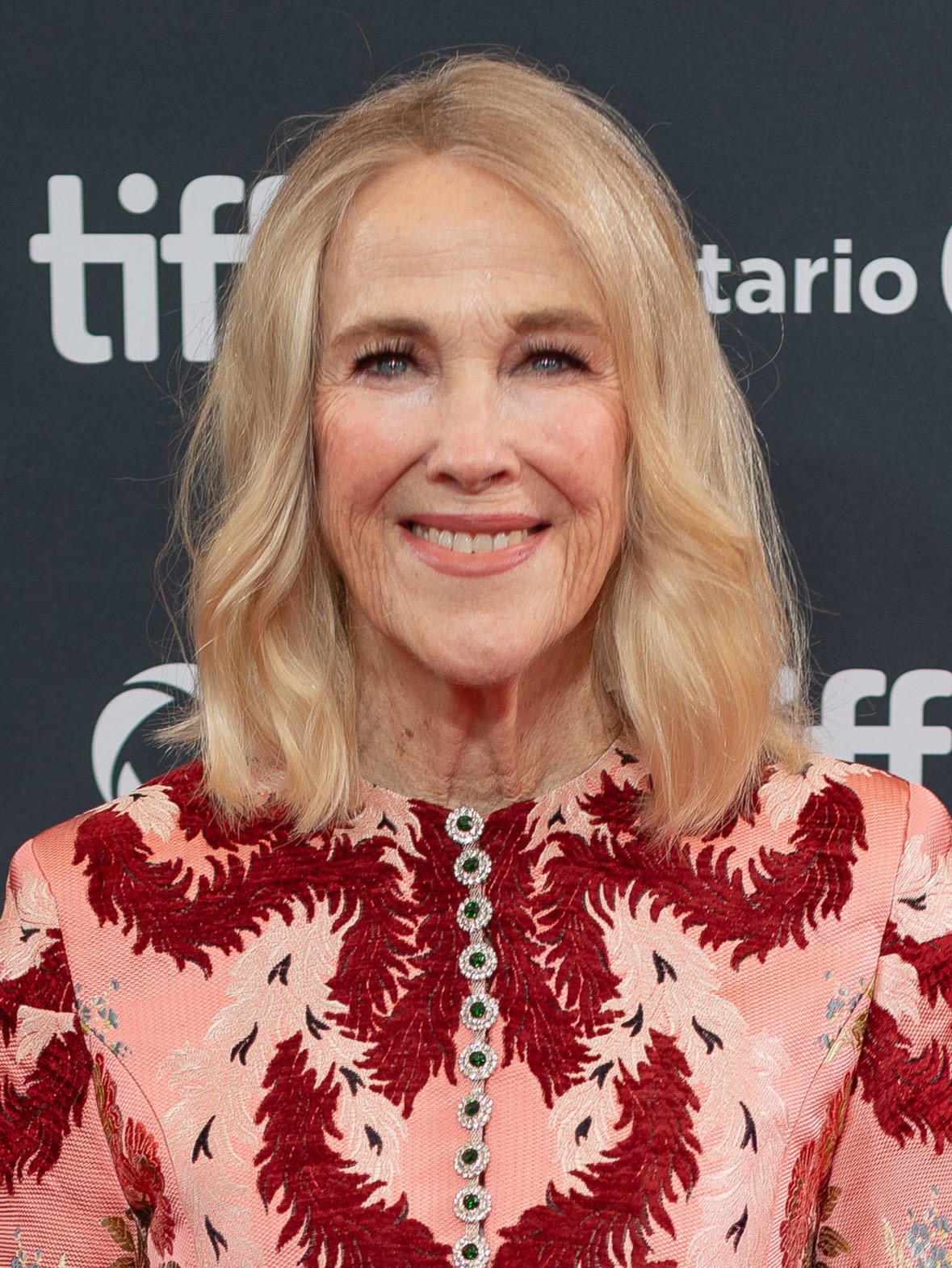 Catherine O’Hara, Legendary Star of Schitt’s Creek &amp; Home Alone, Dies at 71