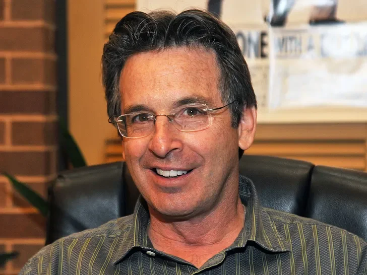 Robert Carradine Dies at 71: Revenge of the Nerds Star and Lizzie McGuire Dad Remembered