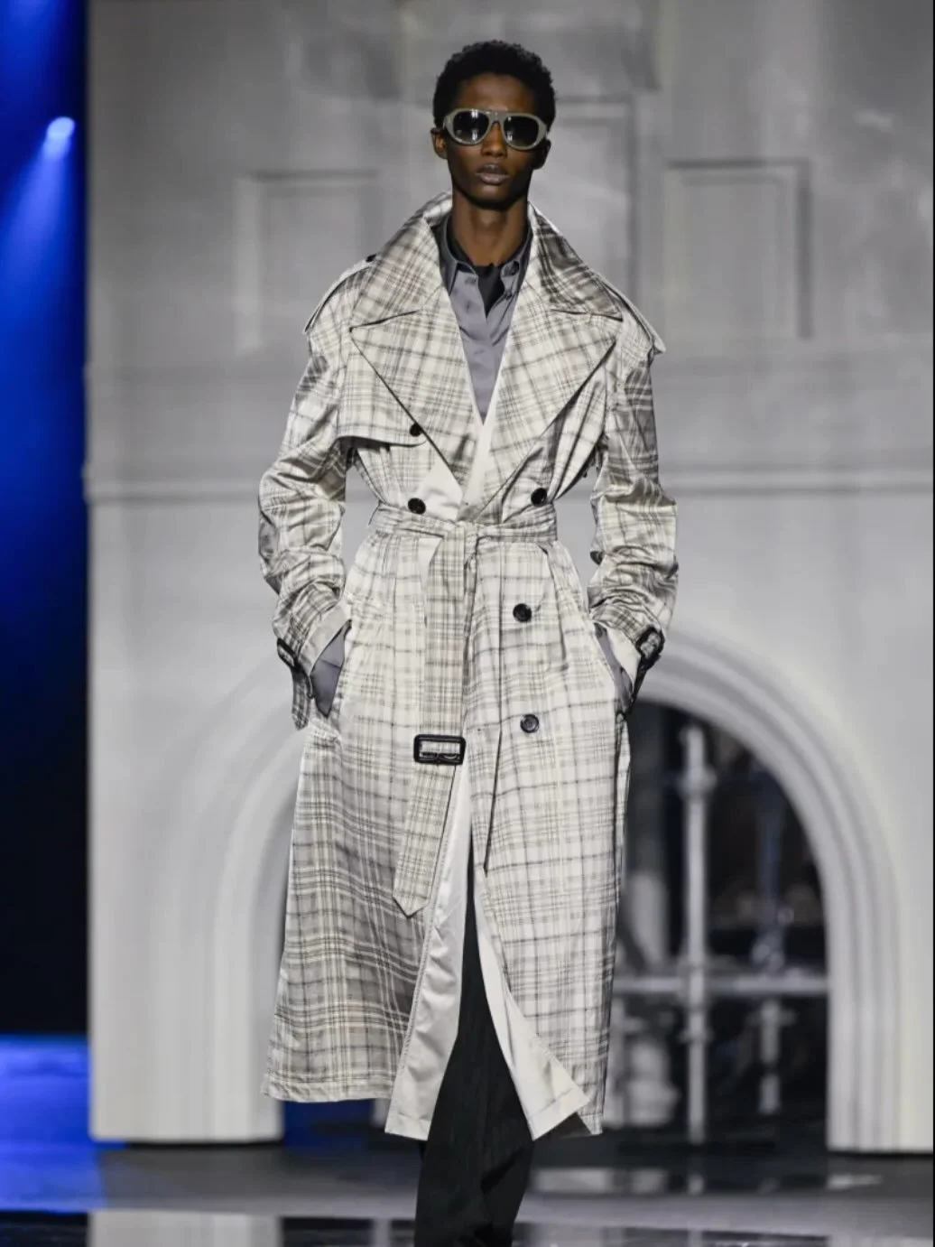 Burberry&rsquo;s Fall 2026 was trench-coatacular (Yes, we&rsquo;re coining that). 

If London winter had a dress code, Burberry just wrote it and trench coats were mandatory. 🧥✨