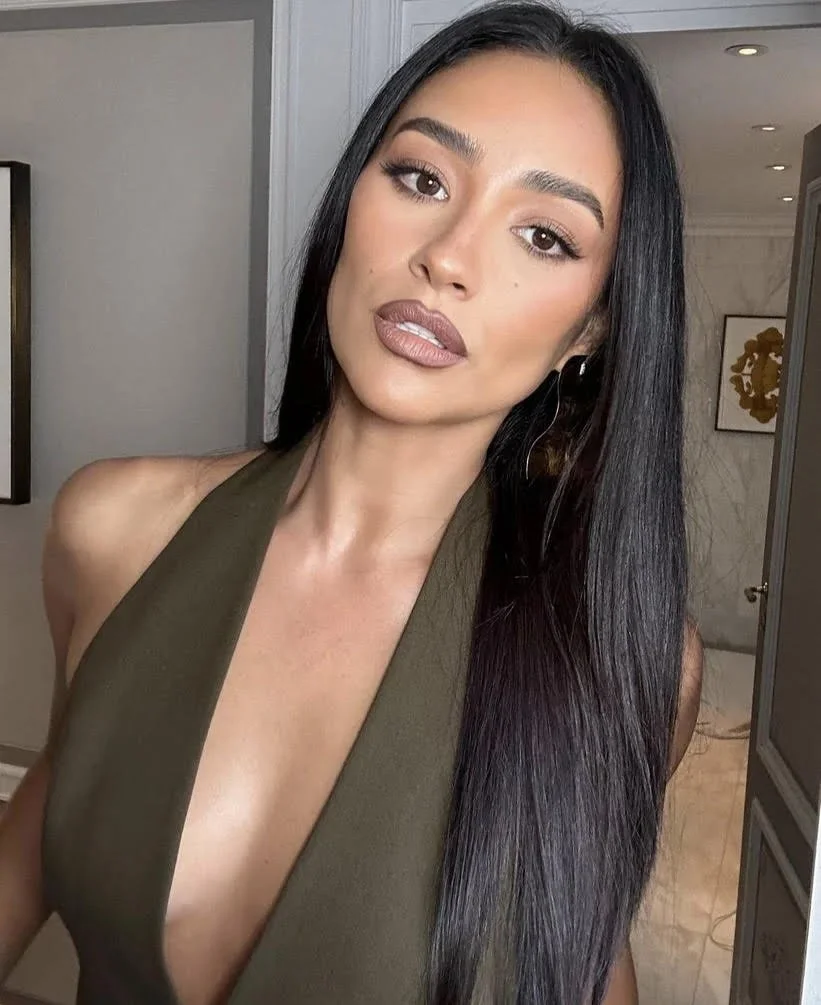 Shay Mitchell Is Headed to the Beach:  Pretty Little Liars  Star Joins Fox’s  Baywatch  Reboot