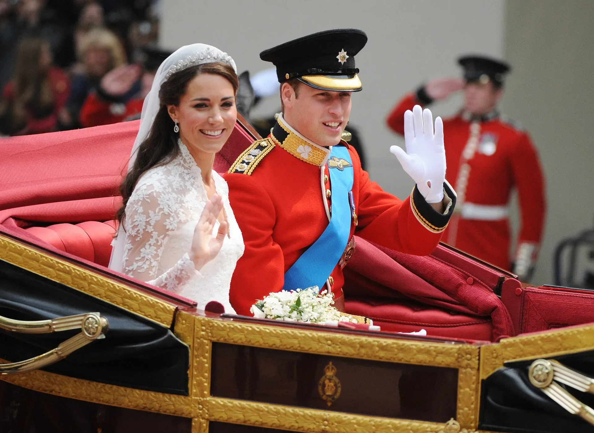 prince-william-prince-kate-wedding-.webp