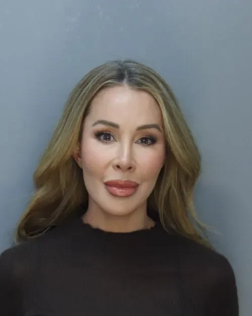 Lisa Hochstein Turned Herself In And Smiled Through It