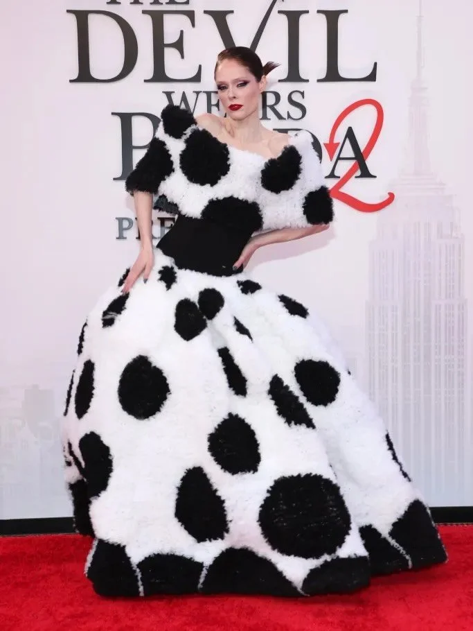 A little drama is expected at The Devil Wears Prada 2 premiere and Coco Rocha delivered exactly that in Christian Siriano Spring 2026. ✨