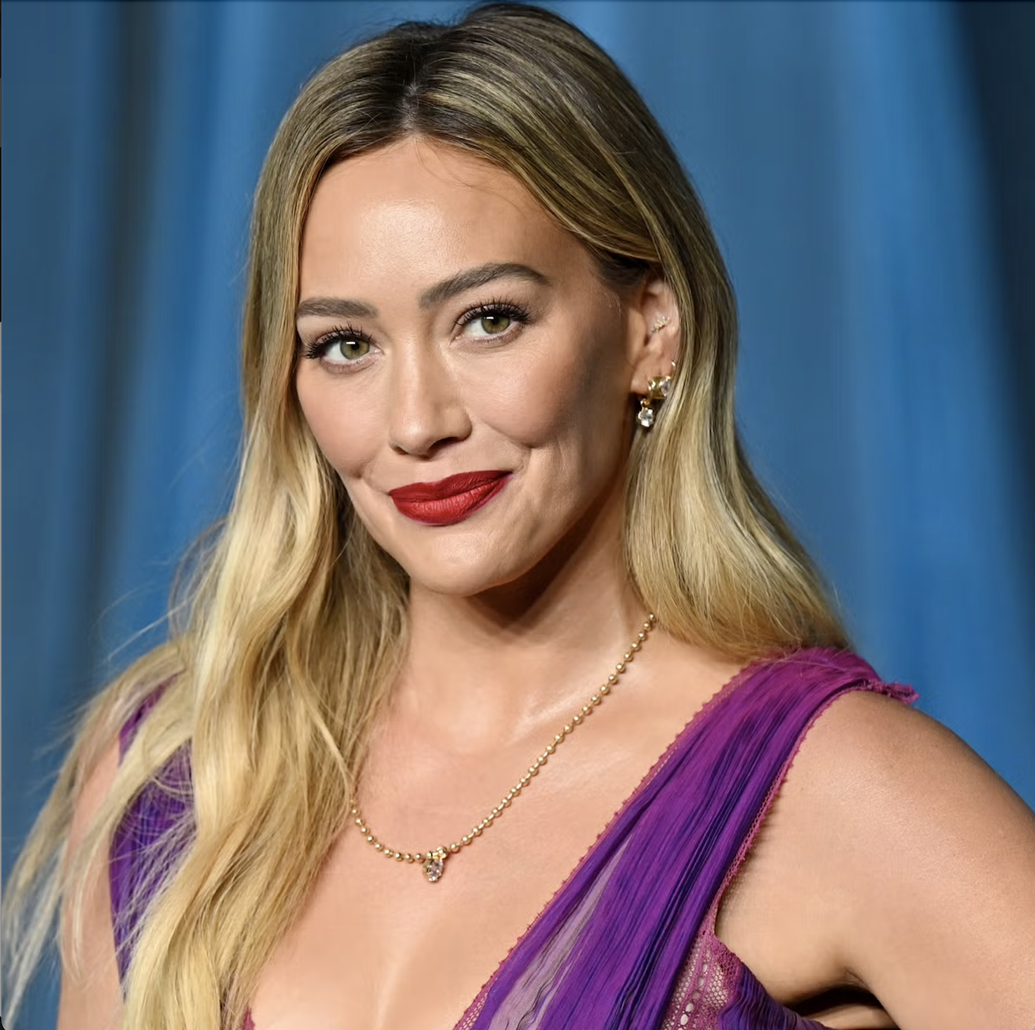 Hilary Duff Pays Tribute to Late Ex Aaron Carter During Philadelphia Concert