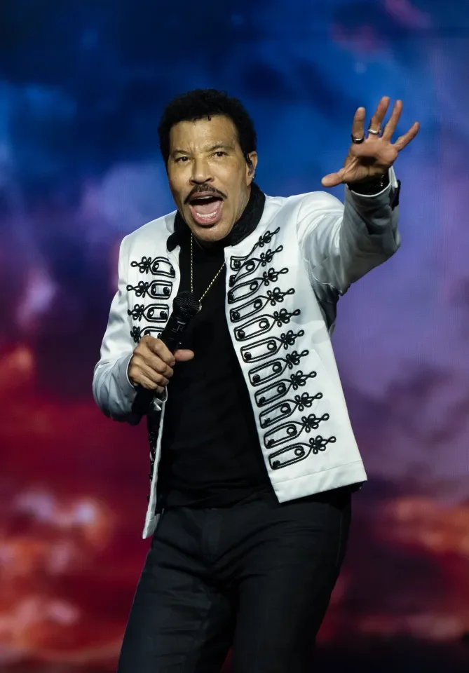Lionel Richie Hospitalized in ICU After St. Louis Concert