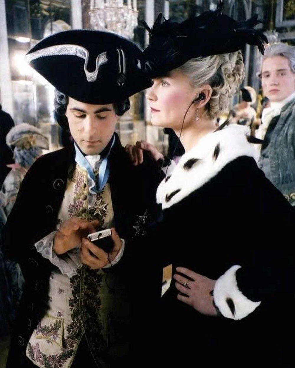 marie-antoinette-off-duty-4.webp