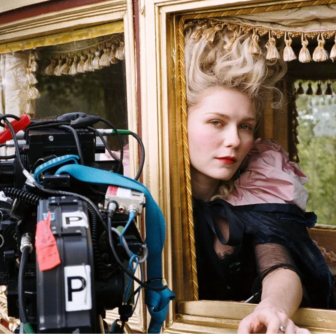 marie-antoinette-off-duty-6.webp