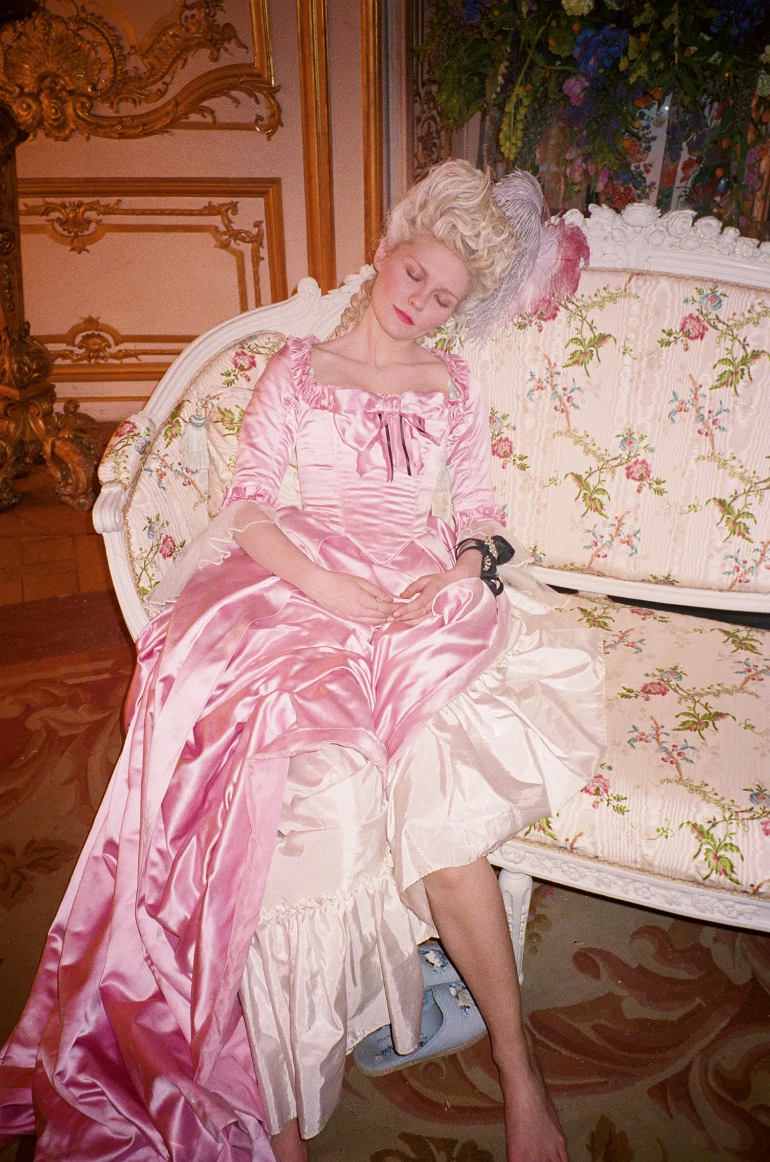 marie-antoinette-off-duty-1.webp