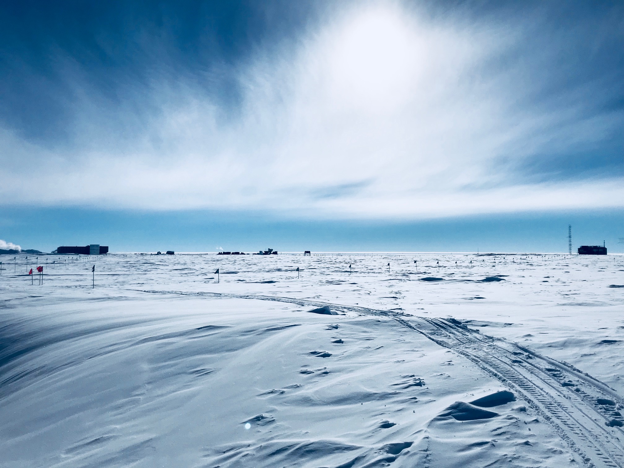 Южный полюс день и ночь. Что на Южном полюсе. Северный полюс. На полюсе. Южный полюс фото.