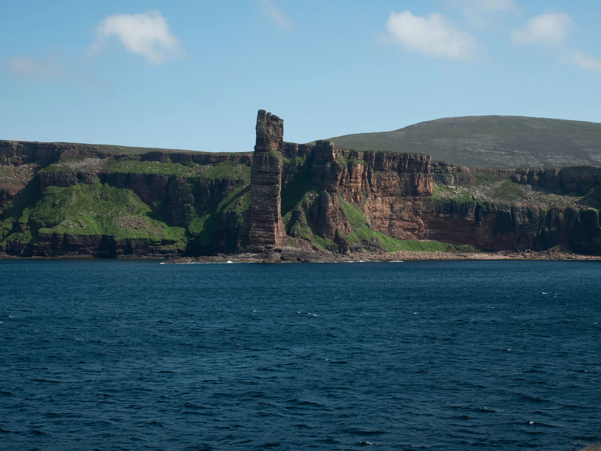 Vi åkte förbi Old Man of Hoy.