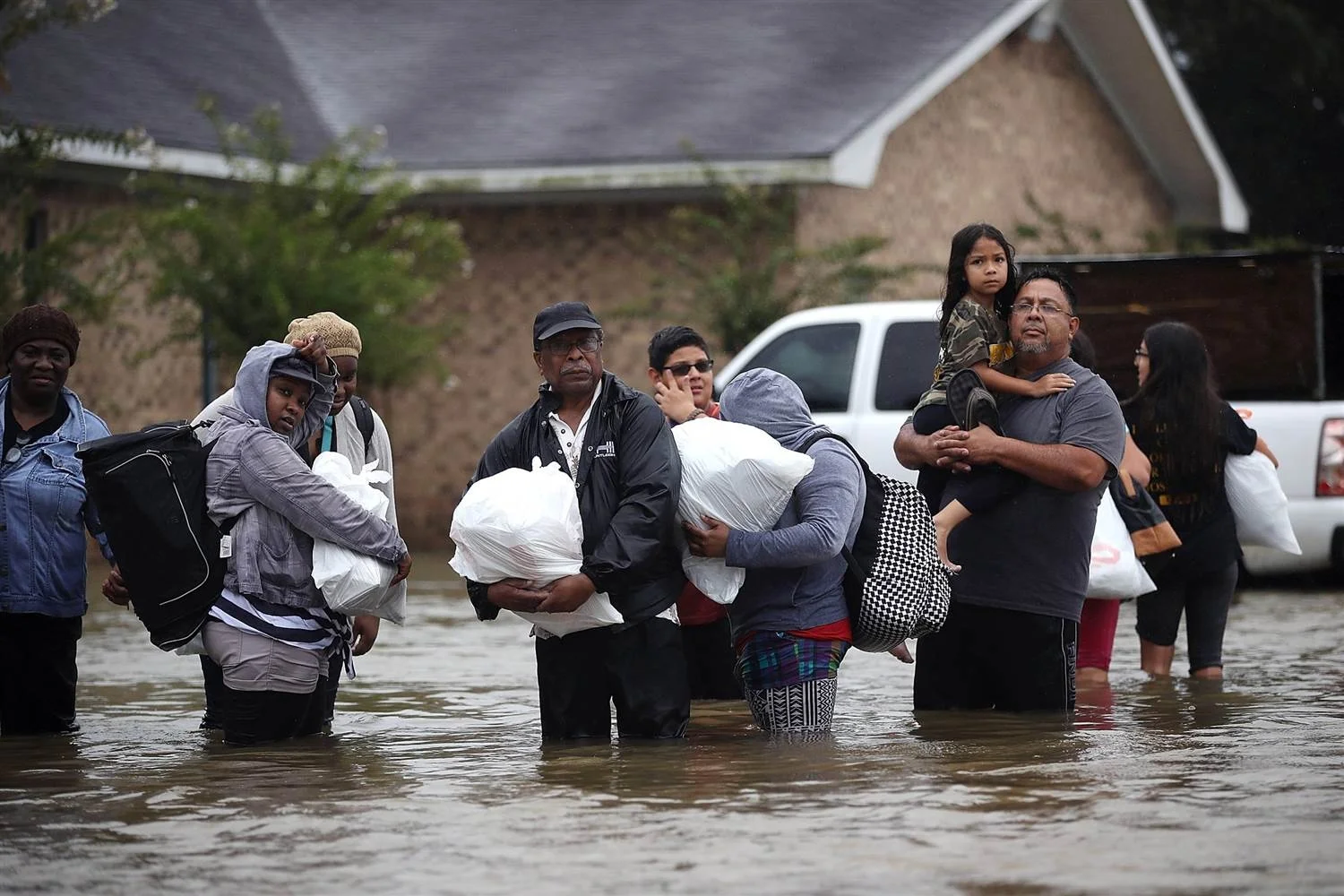 170828-hurricane-harvey-floods-155p-rs_8f0bdab552e91c9414eea7b2a4878ef9.nbcnews-ux-2880-1000.jpg