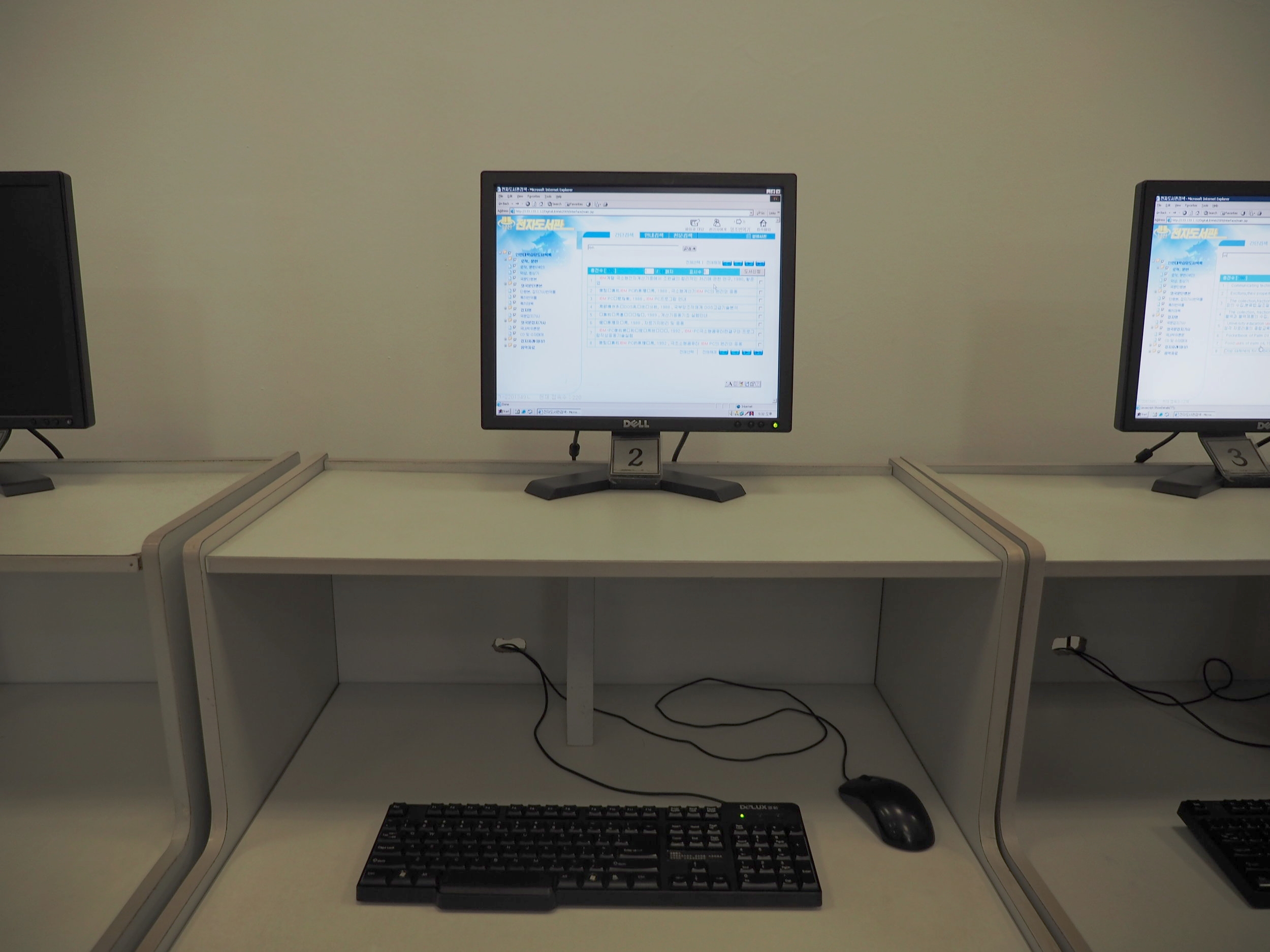  Electronic library catalogs running on Dell computers 