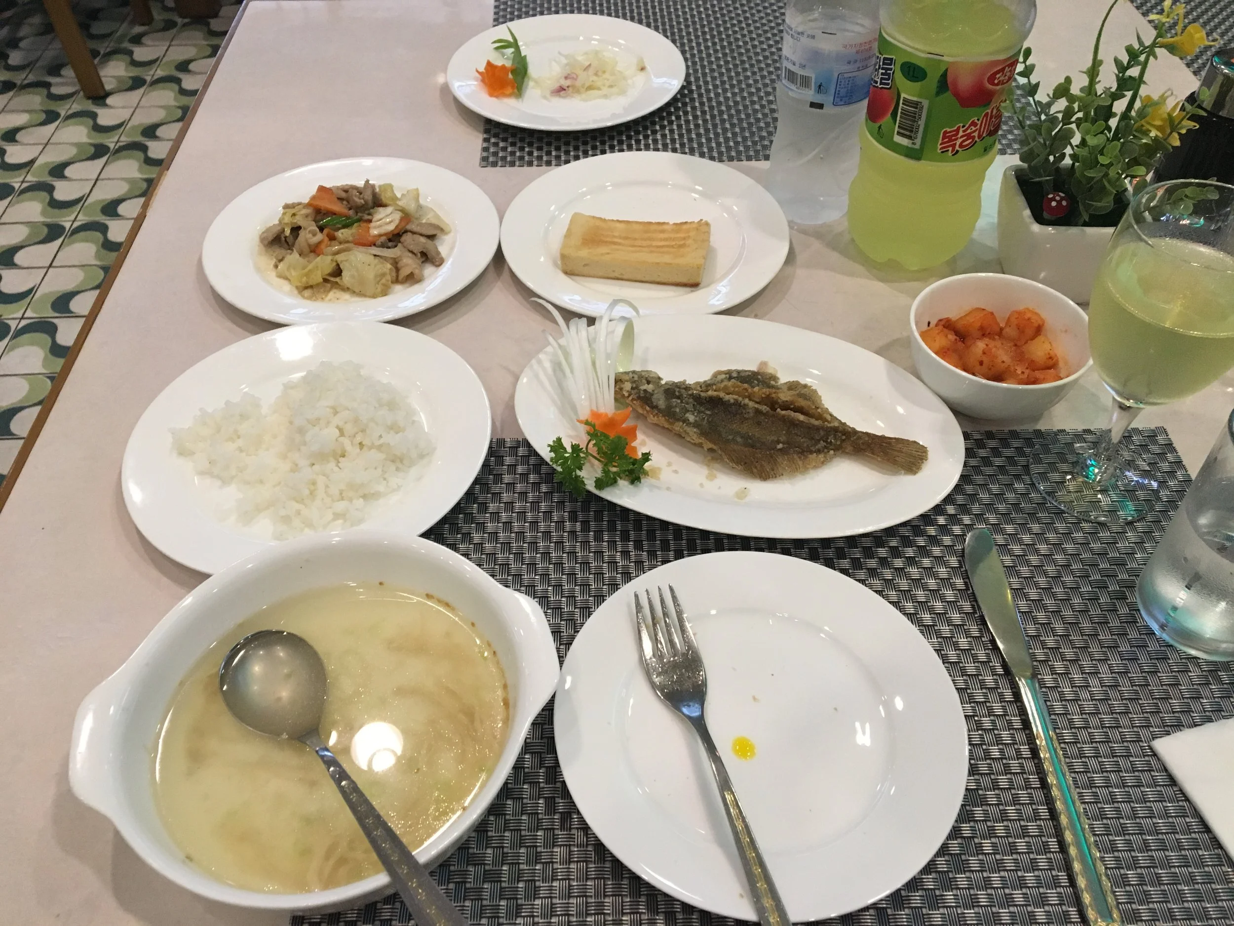  Fried yellow croaker, pork belly slices,&nbsp;with rice and veggies 
