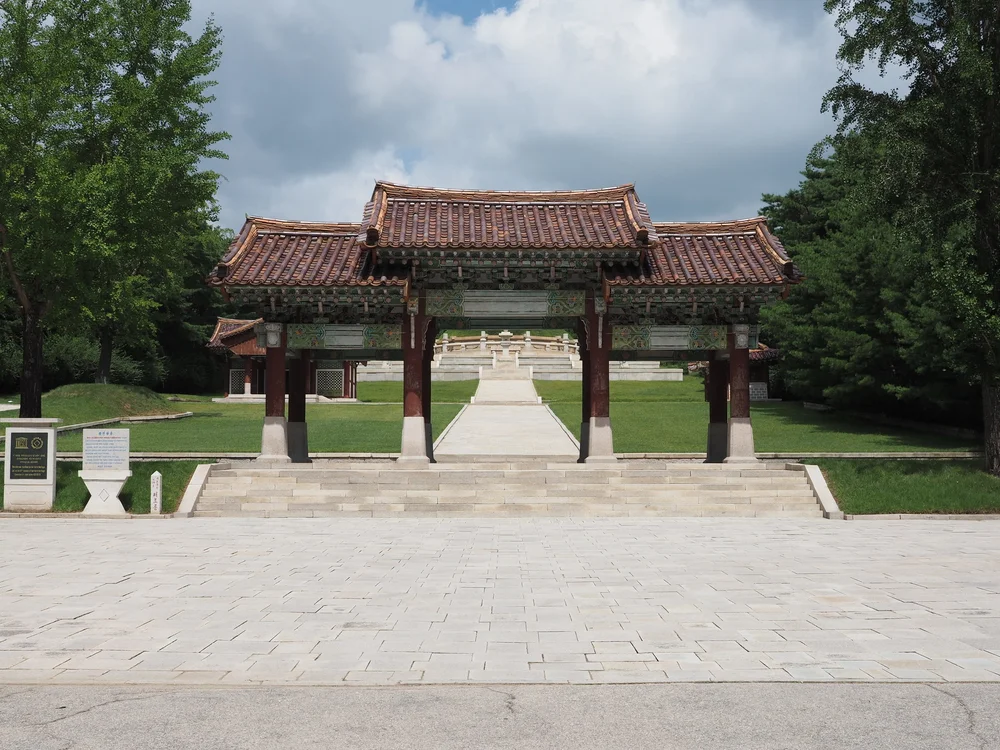  Entrance to King Wanggon's Tomb 