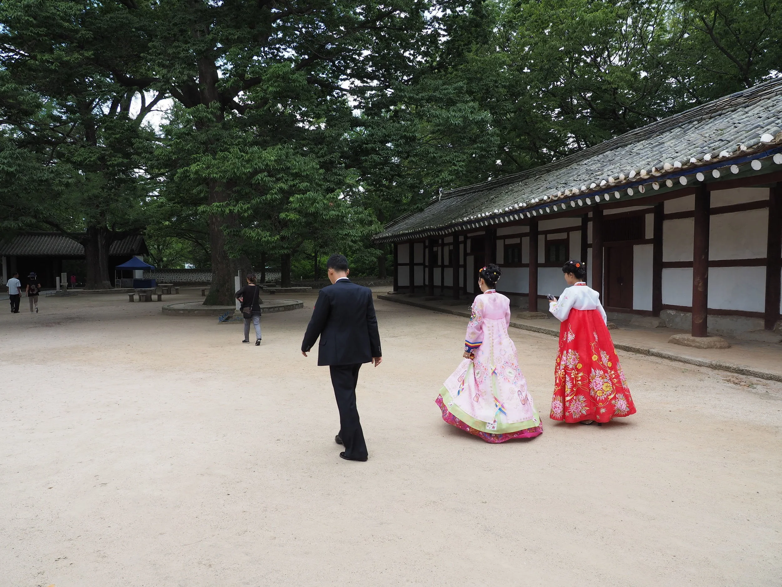  Wedding happening at the Koryo History Museum 